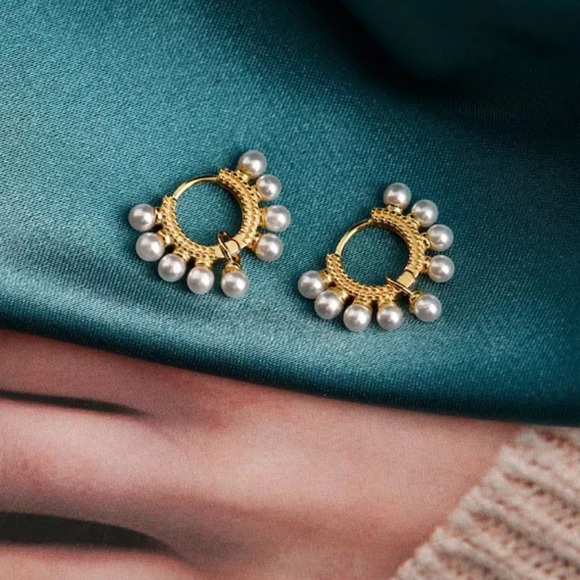 ⭐️Insta sterling silver small hoop earrings - Picture 3 of 4